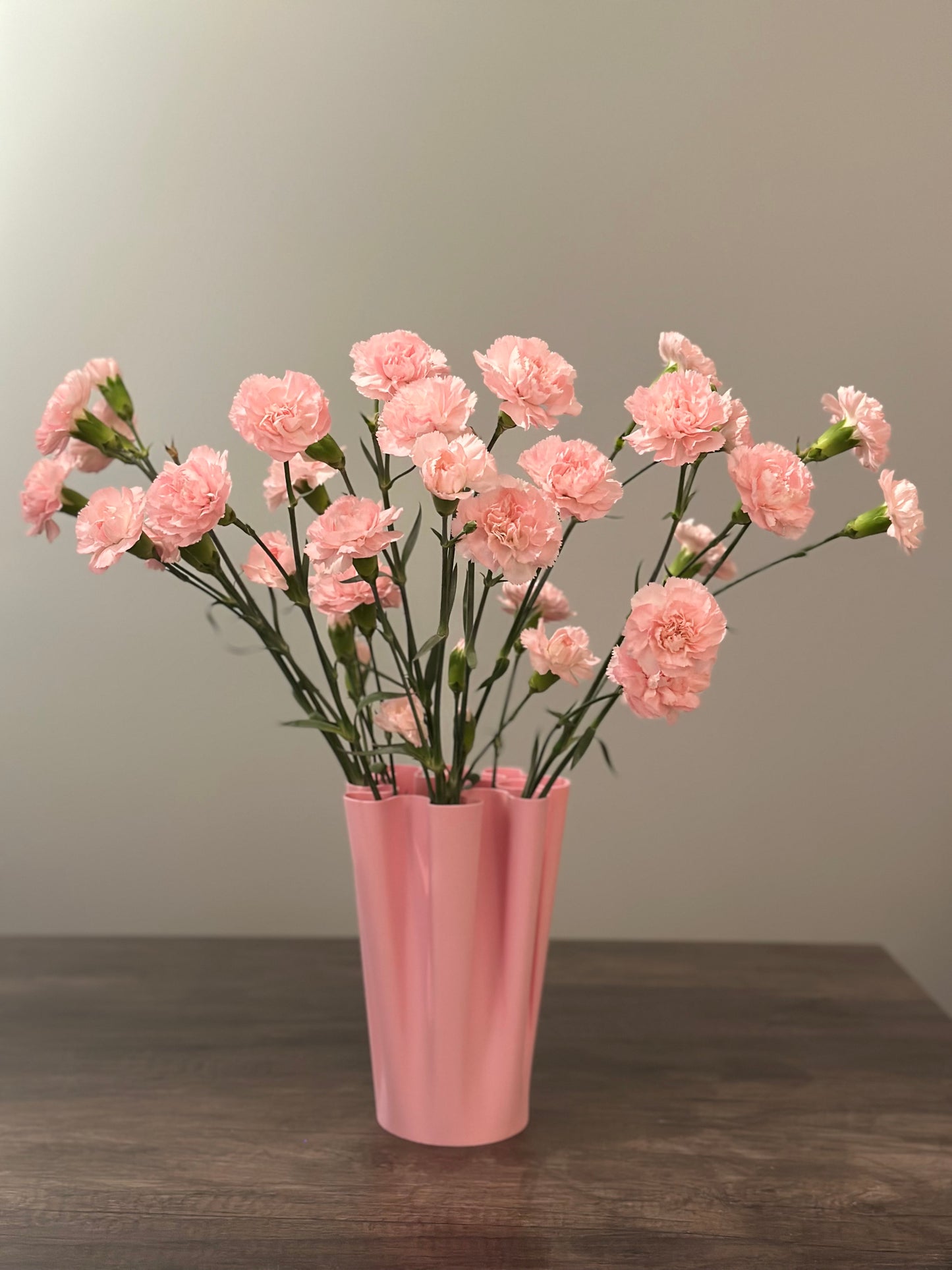 "FloraFlow" Curved Edges Vase